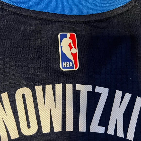 DIRK NOWITZKI SWINGMAN YOUTH JERSEY SIZE SMALL - Picture 3 of 6